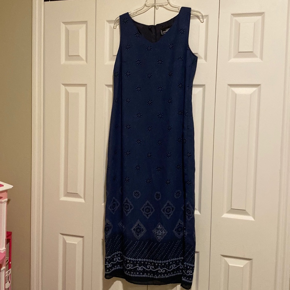 Love Love this Navy Sleeveless Dress Size 10